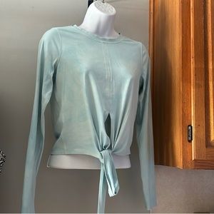 2055 -Lululemon knot a problem tie long sleeve crop-  been tie dyed light blue.